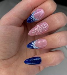 Ice Inspired Nails, Ice Themed Nails, Blue Snowman Nails, Snow Themed Nails, Christmas Nails Light Blue, Blue Winter Nails Snowflakes, Blue And White Winter Nails, Blue Nails Almond Shape, Holiday Nails Almond