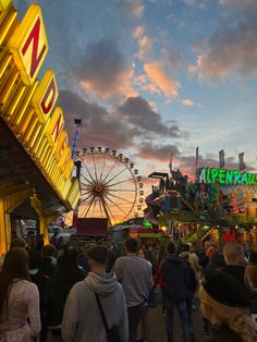 Night night lights amusement park dark aesthetic ferris wheel Oktoberfest Dult late night with friends Friends Dark Aesthetic, Oktoberfest Aesthetic, Late Night With Friends, Ferris Wheel Aesthetic, Ferris Wheel Art, Germany Party, 2023 Recap, Billionaire Aesthetic, German Party