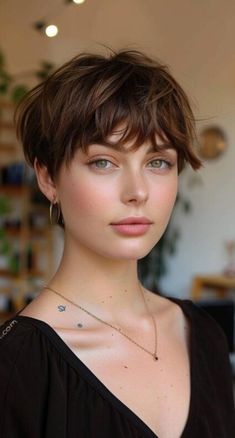 Short Hair And Curtain Bangs, Short Haircuts With Curtain Bangs, Style With Short Hair, Summer Curly Hair, Haircuts With Curtain Bangs, Short Hair With Curtain Bangs, Hair Styles Long Hair, Hair With Curtain Bangs, Curly Hair Care Routine