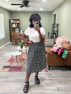 Chunky Sandals Outfit Dress, Platform Doc Sandals Outfit, Black Chunky Sandals Outfit, Doc Martens Sandals Outfit, Doc Sandals Outfit, How To Style Platform Sandals, Doc Marten Sandals Outfit, Black Platform Sandals Outfit