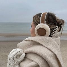 Material: Faux Fur Christmas Aestethic, Earmuffs Outfit, December Aesthetic, E Girl Clothes, Soft Girl Clothes, Winter Inspo, Ear Muffs, Cold Outfits, Winter Fits