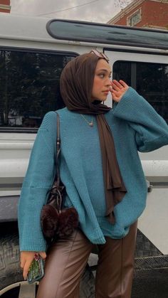 Hijabi Sweater Outfit, Hijabi Drip, Modest Winter Outfits, Aesthetic Amazon, Loose Knitwear, Estilo Hijab, Stile Hijab, Stylish Hijab, Modesty Outfits