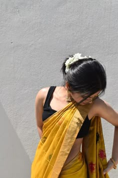 Trending Saree, Saying Hello, Sarees For Women, Self Portrait Poses, Saree Photoshoot, Look Short, Stylish Photo Pose