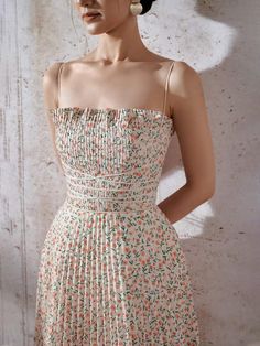 Rok Midi, Sandal Tali, Pleats Pattern, Spaghetti Strap Prom Dress, Pleated Mini Dress, Dress Flower, Dress Spaghetti, Pleated Midi Dress, Mode Inspo