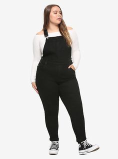 Overalls Outfit Plus Size, Plus Size Overalls Outfit, Plus Size Grunge Outfits, Jean Overall Outfits, Plus Size Grunge, Black Denim Overalls, Overalls Plus Size, Overalls Outfit, Black Overalls