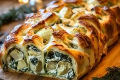 Spinach Artichoke Dip Pull-Apart Christmas Bread - recipestasteful Pull Apart Recipes, Christmas Bread Recipes, Artichoke Bread, Cheesy Pull Apart Bread, Frozen Bread Dough, Christmas Bread, My Favorite Recipes, Appetizers Easy Finger Food, Snack Dip