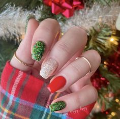 Holiday Nails Red And Green, Bright Green Christmas Nails, Sns Nails Christmas, Cute Christmas Nails Red And Green, Green Glitter Nails Christmas, Red Green Christmas Nails, Red Green And Gold Nails, Red And Green Gel Nails, Red And Green Short Nails