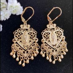 Captivate Anything Around You With These Beautiful 18k Gold Filled Filigree Dangle Virgin Of Guadalupe Earrings. Shine In Style With These Gorgeous Earrings. Hypoallergenic Lead And Nickel Free Get Them In A Very Nice Box Ready For A Gift! Cautive Todo Lo Que Te Rodea Con Estos Hermosos Aretes Colgantes De Filigrana De Oro Laminado 18k De Virgen De Guadalupe. Brilla Con Estilo Con Estos Maravillosos Pendientes. Hipoalergnicos Libres De Plomo Y Nquel Recbelos En Una Bella Cajita Listos Regalar! Mexican Jewelry Gold Earrings, Mexican Gold Hoop Earrings, Ornate Gold Filigree Earrings, Yellow Gold Oval Jewelry With Our Lady Of Guadalupe, Mexican Filigree Earrings, Boho Plaid, Mexican Earrings, Evil Eye Earrings, Catholic Jewelry