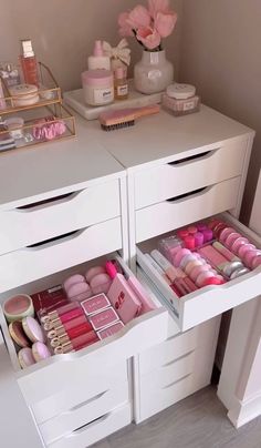 Makeup Table Organization, Makeup Vanity Aesthetic, Best Skincare Brands, Cute Vanity, Rangement Makeup, Makeup Beauty Room, Stylish Room Decor, Beauty Room Vanity, Witty Sayings