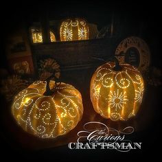 Pumpkin Lanterns, Thanksgiving Home Decorations, Creative Pumpkin Carving, Halloween Pumpkin Designs, Creative Pumpkins, Halloween Pumpkins Carvings, Pumpkin Halloween Decorations, Cute Pumpkin