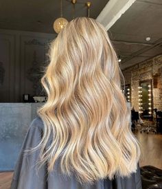 Honey Hair With Lowlights, Golden Summer Blonde, Honey Blonde Long Hair, Golden Hair With Blonde Highlights, Highlights On Strawberry Blonde Hair, Honey Butter Blonde Hair, Golden Blonde Hair With Lowlights, Strawberry Beige Blonde Hair, Dimensional Golden Blonde