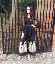 Pakistani Couture, Afrikaanse Mode, Style Lookbook, Desi Clothes, Indian Gowns Dresses, Pakistan Fashion