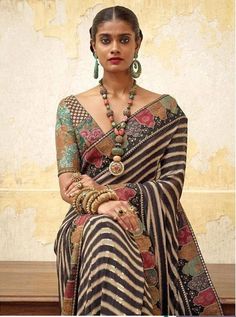 Leriya Saree, Sabyasachi Sarees, Saree Cotton, Party Wear Sarees Online, Designer Sarees Wedding, Saree Bollywood, Nikkah Dress, Bridesmaid Saree, Red Indian