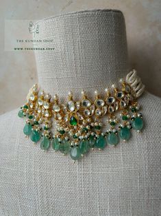 Beautiful kundan necklace with matching earrings. Gold Plated, light weight. Green Kundan Jewellery Bridal, Green Bridal Jewellery Set, Bridal Purse, Light Jewelry, Expensive Jewelry Luxury, Pearl Bridal Jewelry, Kundan Necklace, Kundan Earrings