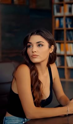 Hande Ercel Style, Turkish Women Beautiful, Turkish Beauty, Hande Ercel, Turkish Actors, Looks Style, Lany, Pretty People, Eyebrows