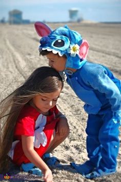 Annabelle and Oliver are totally gonna be Lilo and stitch for Halloween! Sibling Costumes, Homemade Costumes For Kids, Stitch Halloween Costume, Lilo And Stitch Costume, Costume Homemade, Sibling Halloween Costumes, Sibling Costume, Stitch Family