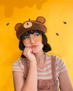 Brown Beret, Kawaii Hat, Beret Style, Cute Beanies, Cute Curly Hairstyles, Bear Outfits, People Clothes, Cartoon Faces, Beauty Clothes