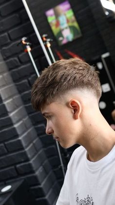 Cortes De Cabello Corto Hombre, Taper Fade Short Hair, Fade Haircut Designs, Fade Haircut Curly Hair, Mid Fade Haircut, Men Fade Haircut Short, Taper Fade Curly Hair, Fade Haircut Styles, Short Hair With Beard