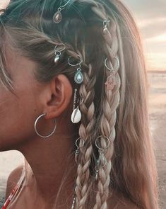 Braids Hair Ideas, Creative Braids, Pirate Hair, Pool Hairstyle Ideas Black, Hippie Braids, Pool Hairstyle Ideas, Hippie Hair, Braids Hair