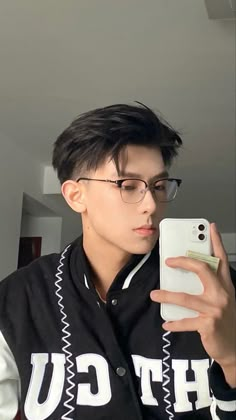 Asian Men Straight Hair, Asian Male Undercut, Korea Boy Hairstyle, Korean Short Hairstyles For Men, Hair Styles For Men Korean, Men’s Asian Hairstyles, Side Part Rủ, Surf Cut Hair Men, Nanami Haircut