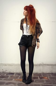 Shorts And Tights, Look Grunge, White Halter Top, Neue Outfits, Shorts With Tights, Edgy Outfits, Fashion Mode, Black Tights