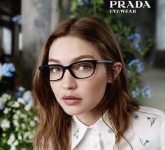 Eyeglasses For Women Round Face, Glasses For Round Faces, Gigi Hadid Looks, Glasses For Your Face Shape, Glasses Fashion Women, Eyeglasses Frames For Women, Fashion Eye Glasses