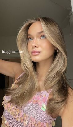 Neutral Level 8 Hair Color, Hombre Hair Brown To Blonde, Light Carmel Brown Hair Color, Trending Blonde Hair Color 2023, Cool Bronze Hair, Old Money Bronde Balayage, Brown And Blonde Boliage Hair, Golden Blonde Face Framing Highlights, Natural Dark Blonde Highlights