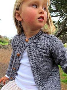 Jaket Crochet, Baby Sweater Patterns, Baby Cardigan Knitting Pattern, How To Purl Knit, Patterned Cardigans, Lion Brand, Knitting Girls, Cardigan Pattern, Knitting For Kids