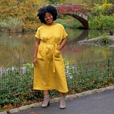 Woman wearing the Lottie Dress sewing pattern by Christine Haynes. A pullover Lottie Dress, Shirt Dress Pattern, Sew Over It, Sewing Magazines, Dress Making Patterns, Tunic Pattern, Sewing Blogs, Dress Sewing Pattern