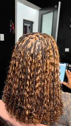 @itssaintlaurennn Boho Braids Highlights, Medium Length Braided Hairstyles, Short Blonde Braids, Medium Length Braids, Black Knotless Braids, Medium Braids, Braiding Hair Colors