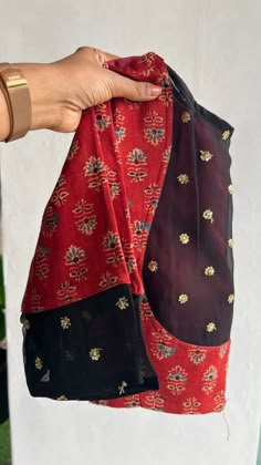 Purple Georgette Saree, Hand Worked Blouse, Blouse Handwork, Simple Blouses, Worked Blouse, Ready Made Blouse, Handwork Blouse, Cotton Blouse Design, Blouse Designs Catalogue