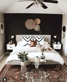 Black Walls Bedroom, Wall Interior, Black Bedroom, Living Room On A Budget, Simple Bedroom, Remodel Bedroom, Home Design Decor, Black Walls