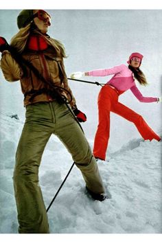 Revitalize your ski wardrobe with the allure of the 70s and 80s. Elevate your style both on and off the slopes, embracing vintage ski clothes that stand the test of time. #TaraShakti #skiingaesthetic #skiing #skitrip #vintageski #retroski #apresski 70s Photoshoot, Chalet Girl, 70s Glamour, Fashion 70s, Seventies Fashion, Winter Photoshoot, Snow Fashion