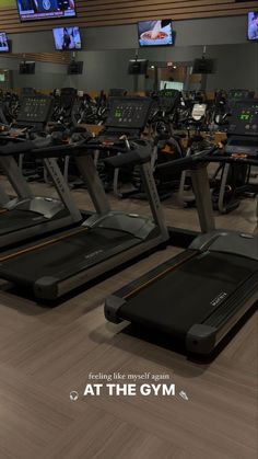 there are many treadmills in the gym