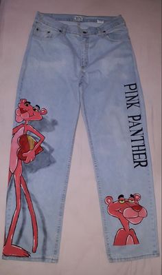 Diy Denim Jeans Pants Ideas, Jean Pants Painting Ideas, Designs To Draw On Pants, Art On Jeans Pants, Painting Pants Idea, Jeans Drawing Diy, Paint Pants Ideas, Denim Painting Jeans, Drawing On Jeans Ideas