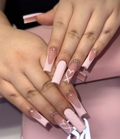 Paznokcie Hello Kitty, Gold Acrylic Nails, Unghie Sfumate, Acrylic Toe Nails, Colored Acrylic Nails, Girly Acrylic Nails, Simple Acrylic Nails, Long Acrylic Nails Coffin, Acrylic Nails Coffin Pink