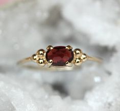 - Natural garnet measures 6mm by 4mm  - 1.2 round band - 3 Bead accent on both sides of the gemstone - Available in solid 10K or 14K gold. Interested in a different gemstone? Contact me for a quote.  Processing times -  Current processing time is 1 - 3 weeks. Each Item is handmade to order with love and care! In Stock Items -  Contact Liesel Love with any rush order questions, or to see if we have anything ready made and in stock.  Returns -  Liesel Love does take returns for a refund or exchang Zierlicher Ring, Garnet Jewelry, Red Stone, Garnet Rings, Love Ring, Stackable Rings, Rose Cut, Free Jewelry, Garnet