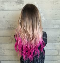 Color melt blonde with pink tips Hot Pink Tips Hair Blonde, Pink Tips On Blonde Hair, Pink Tips Hair Blonde, Blonde Hair Pink Tips, Blonde Hair With Colored Tips, Blonde With Pink Tips, Pink Tips Hair, Blonde Hair With Pink Tips, Pink Hair Tips