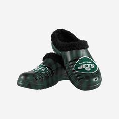 Say hello to a blank check of fashionable fandom. Make sure everyone is checking you out when you rep the team in every step of these New York Jets Sherpa Lined Buffalo Check Clogs! Features All-over, team-colored, checkered design so you can rep the team in style Super soft, Sherpa-lined footbed that will have you feeling like you're walking on a cloud Bold team logo display on each, in case there were any doubts where your allegiances lie Roomy, comfortable fit to make the most of every stride Mens Sherpa, Checker Design, Nfl Teams Logos, Self Service, Buffalo Check, Boston Red, Sherpa Lined, Clogs Shoes, New York Jets