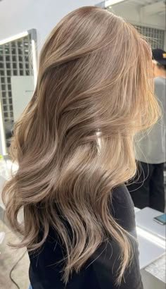 Light Brown Hair With Dark Blonde Highlights, Pretty Dark Blonde Hair, Hair Inspo Dark Blonde, Hair Inspo Color Dirty Blonde, Balayage Hair On Dirty Blonde, Light Brown Hair For Summer, Light Brown Hair Color Ideas With Highlights, Honey Blonde Hair On Brunette, Hair Color Ideas For Brunettes Light