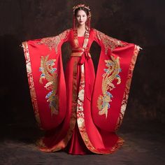 Moda China, Chinese Wedding Dress Traditional, Chinese Clothing Traditional, Dress Maker, Red Dress Costume, Chinese Traditional Dress, Ancient Chinese Clothing, Mode Kimono