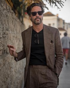 Men’s Modern Suits, Men’s Suit Inspiration, Mens Sartorial Style, Black And Brown Suit Men, Textured Suits For Men, Modern Wedding Suits Men, Mens Work Suit, Mens Suit Inspiration, Men Dressed Up