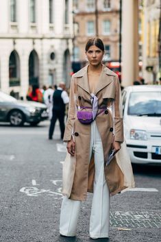 Day 3 | London Fashion Week Street Style Spring 2019 | POPSUGAR Fashion Photo 154 Trench Coat Street Style, Marlene Hose, Street Style Fall Outfits, Coat Street Style, Giovanna Battaglia, Street Style Blog