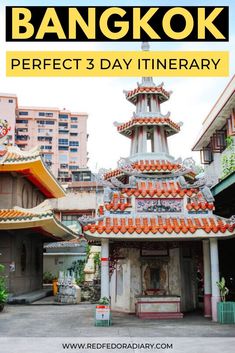 This Bangkok itinerary is jam-packed with all the necessary info about temples, floating markets, food & what to do in Bangkok at night Bangkok itinerary what to do | Bangkok itinerary tips | Bangkok 3 day itinerary things to do in Bangkok | things to do in Bangkok Thailand | free things to do in Bangkok | top things to do in Bangkok Top Things To Do In Bangkok, Bangkok Top, Bangkok Day Trips, Bangkok At Night, Day Trips From Bangkok, Dream World Bangkok, Red Fedora, Bangkok Itinerary, Things To Do In Bangkok