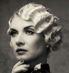 Vintage Makeup 1920s, Finger Wave Hairstyle, Curling Methods, Wave Hairstyle, Finger Curls, Vintage Curls, Avant Garde Hair