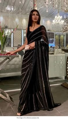 Black Sari, Sequence Saree, Sarees For Girls, Fancy Sarees Party Wear, Fashion Indian, Gaun Fashion, Party Sarees, Simple Sarees