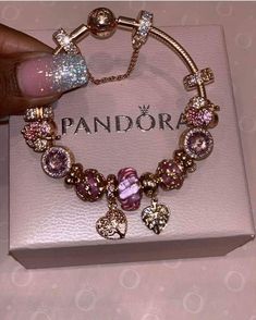 Pandora Bracelet Charms Ideas, Girly Bracelets, Pandora Bracelet Designs, Expensive Jewelry Luxury, Bracelet Pandora, Wrist Jewelry, Jewelry Accessories Ideas, Dope Jewelry, Pandora Bracelet Charms