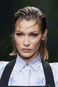 2023 Runway Hair, Model Hairstyles Runway, Hairstyles Runway, Luxe Hairstyles, Dutch Hair, Hair Runway, Runway Hairstyles, Wet Hair Look, Short Brunette Hair