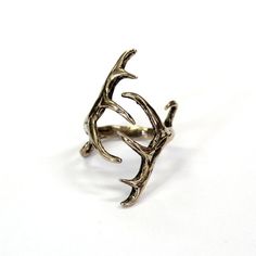 My elk antler ring is a larger more complex version of my very popular deer antler ring https://www.etsy.com/listing/86212731/whitetail-deer-antler-ring-bronze?ref=shop_home_active_1&ga_search_query=075. I designed this ring to accommodate medium to large fingers with a ring size ranging from a size 7 to 12. Now those of you with larger fingers can also declare your love of nature with this detailed 3D elk deer antler, cast in solid bronze oxidized in the recesses to reveal all that beautifu Deer Rings, Deer Antler Ring, Deer Jewelry, Antler Pendant, Antler Ring, Country Jewelry, Elk Antlers, Cowgirl Jewelry, Rings Accessories