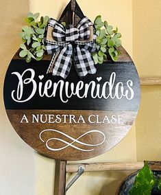 a wooden sign that says brievendos anestra class